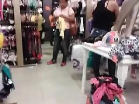 Gostosa de Leg na Loja