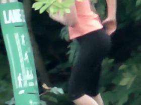 Peeping a girl exercising in the park