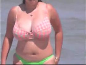 Tetazas en la playa 2(beach)