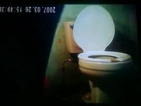 lupe y gaby en el toilet