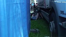 quick fuck between 2 trucks