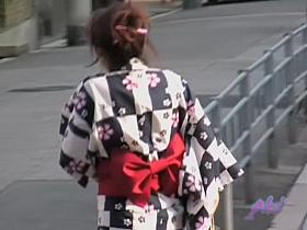 Boob sharking of a lovely Japanese lady on the street