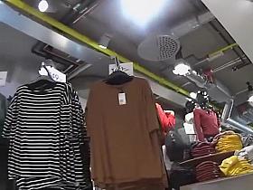 Hot milf's upskirt without panties