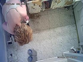 Milf in bathroom on a cam. Nice ass and hover techniques