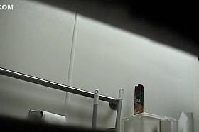 Hot US girl peeing 2