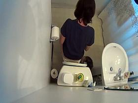 Hidden cam over the toilet catches woman peeing