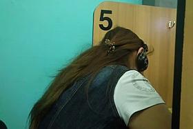 rubbing a mature woman at cyber coffee PART 2