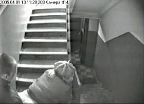 dont block the starway please...