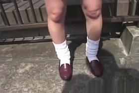 Japanese schoolgirl upskirt in public part5