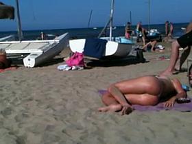 Flawless topless blond butt on the beach