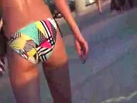 Hermosas colas en bikini