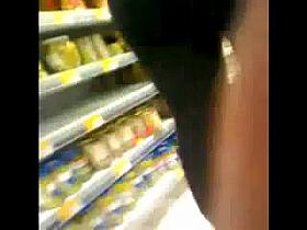 COME CULO CASADA EN EL SUPER