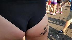 Candid omg jiggly white ass!!