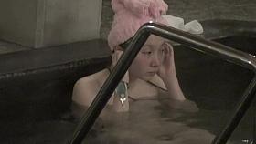 Asian beauty slowly plunges her tits and cunt into water nri034 00