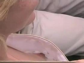 Madura se le ve el pezon