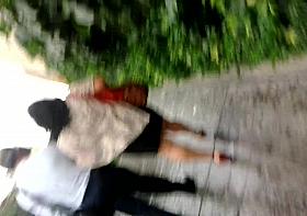 Chaparrita madura en vestido corto