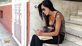 Escotazo Morena Sentada Travx