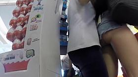 Candid camera hot girl in very short pants