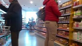 Big fat ass in street candid voyeur video in the mall