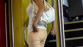 Candid - Hot Babe In Tight Jeans And Shirt