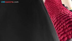 Free upskirt video of the sexy MILF in tight skirt