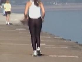 Hot sports candid babe shaking her delightful butt 06b