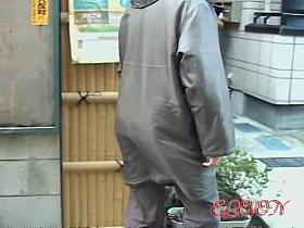 Tantalizing oriental brunette gets caught off the guard during street sharking