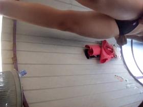Beach cabin voyeur cam shoots babe without her panty