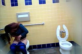 Pretty nerd comes to take a leak