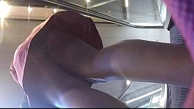 Upskirt at escalator: nice panties!