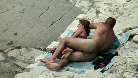 Stupid girl washes hair with seawater