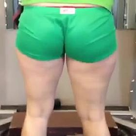 PHAT ASS SQUATTING