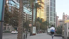 COR WALKING SEXY MILF