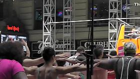 Fit stunner has her pussy imprinted on her shorts as she bent over