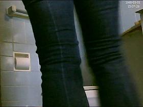 Real amateur chick pissing on hidden cam