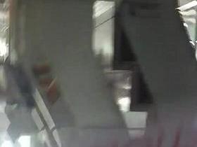 Sous la jupe d'une jolie demoiselle