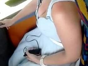 Superbe decollete petite jeune