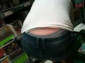 YOUNG GIRL NICE ASS IN JEANS CLOSE UP ON PANTIES HIDDEN CAM