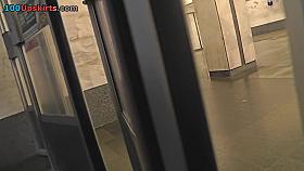 Upskirting video shows an amazing butt in sexy skirt