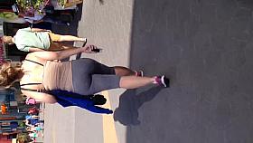 Big booty white girl in leggings