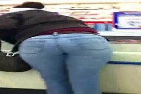 candid booty at grocery store