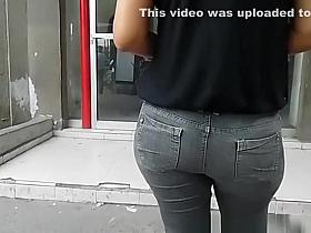 Nice round ass mature woman