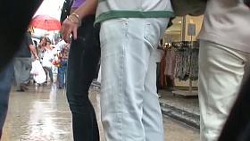 Sexy babe with kinky nice ass on street candid cam