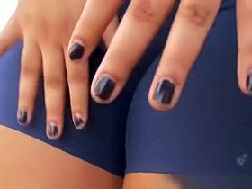 Great up close shot on girl&rsquo;s cameltoe