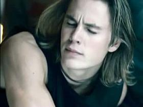 Hot bartender reveals sexy ass in accidental upskirt shot