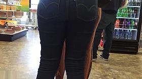 BUBBLE BOOTY MOM AND TEEN