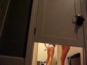 Espiando en Vestidores #04