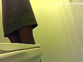 Hidden Cam Peeing
