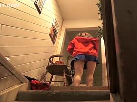 Voyeur peeps an upskirt in the bus