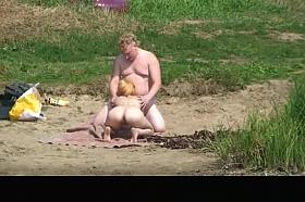 River beach oral sex and fuck